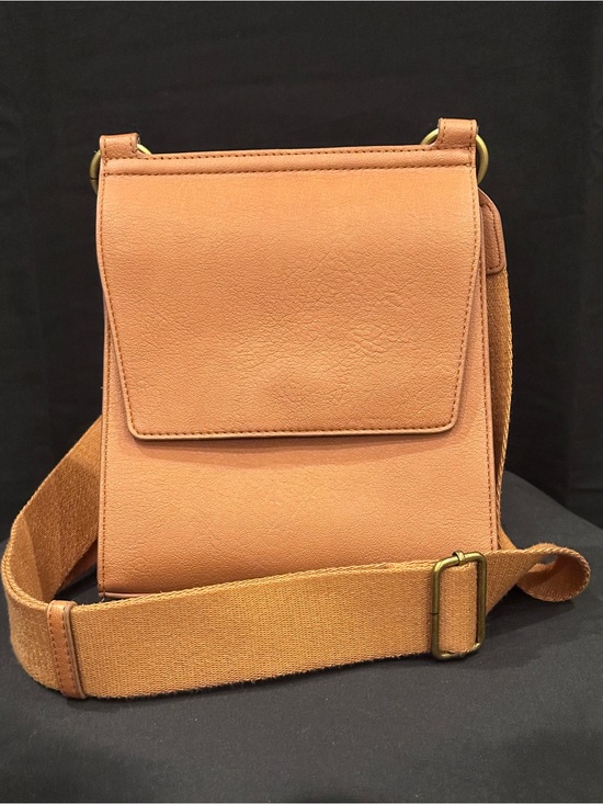 Universal Thread Handbags - Universal Thread Tan Crossbody Bag with Adjustable Strap